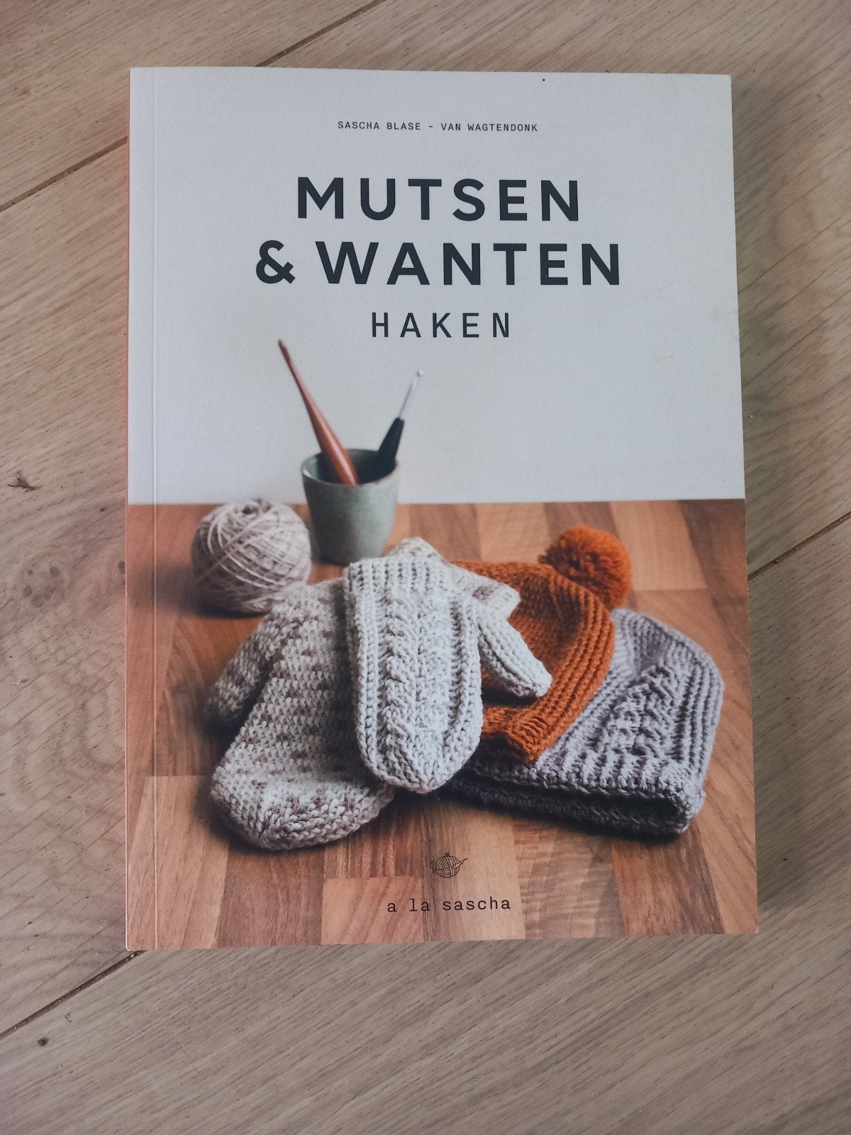 Mutsen en wanten haken, Ophalen of Verzenden, Zo goed als nieuw, Breien en Haken