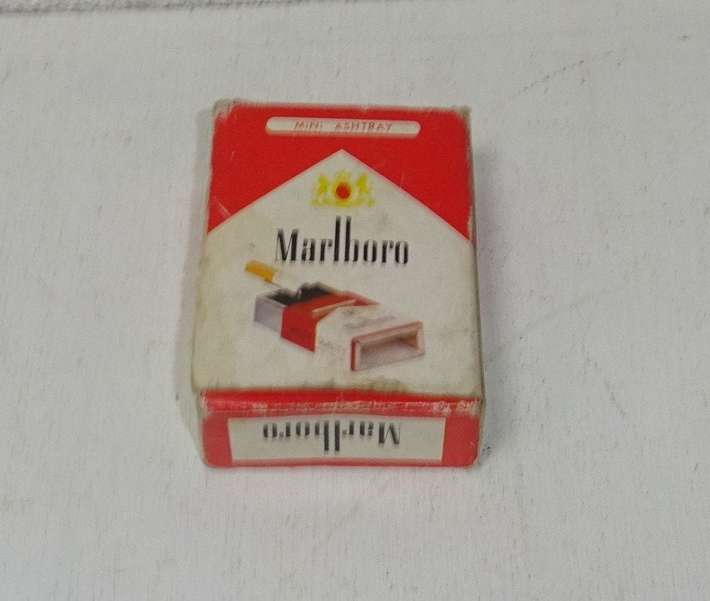 Marlboro asbakje in doosje, Ophalen of Verzenden, Gebruikt, Sigarenbandjes