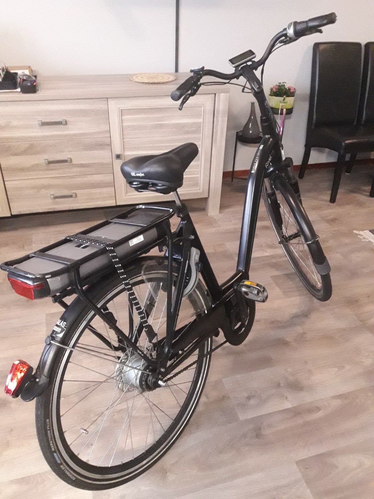 RIVEL elektrische fiets MIDDENMOTOR., Ophalen, Zo goed als nieuw