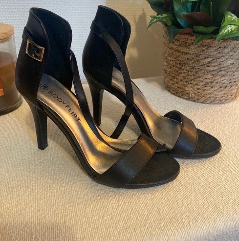 Zwarte Bodyflirt sandalen met hoge hak, Kleding | Dames, Schoenen, Zwart, Ophalen of Verzenden, Schoenen met hoge hakken, Gedragen