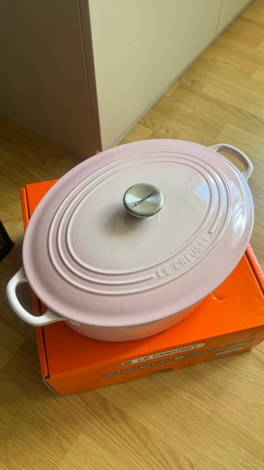 Le Creuset Ovaal Cocotte/Braad stoofpan Shell Pink, Ophalen of Verzenden, Nieuw, Gietijzer
