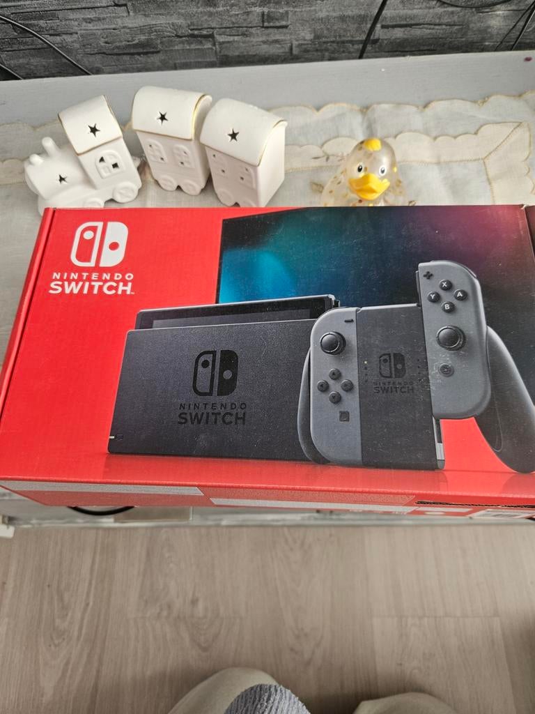 Nintendo Switch met extra games, Met 2 controllers, Ophalen, Switch 2019 Upgrade, Gebruikt