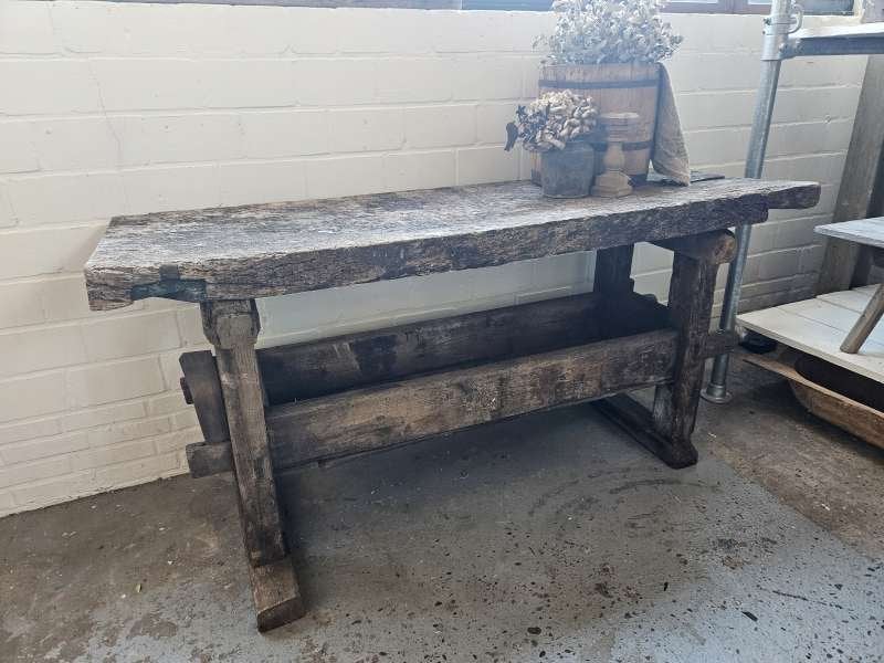 oude stoere werkbank ``WOONWINKEL RUSTIEK``, Ophalen