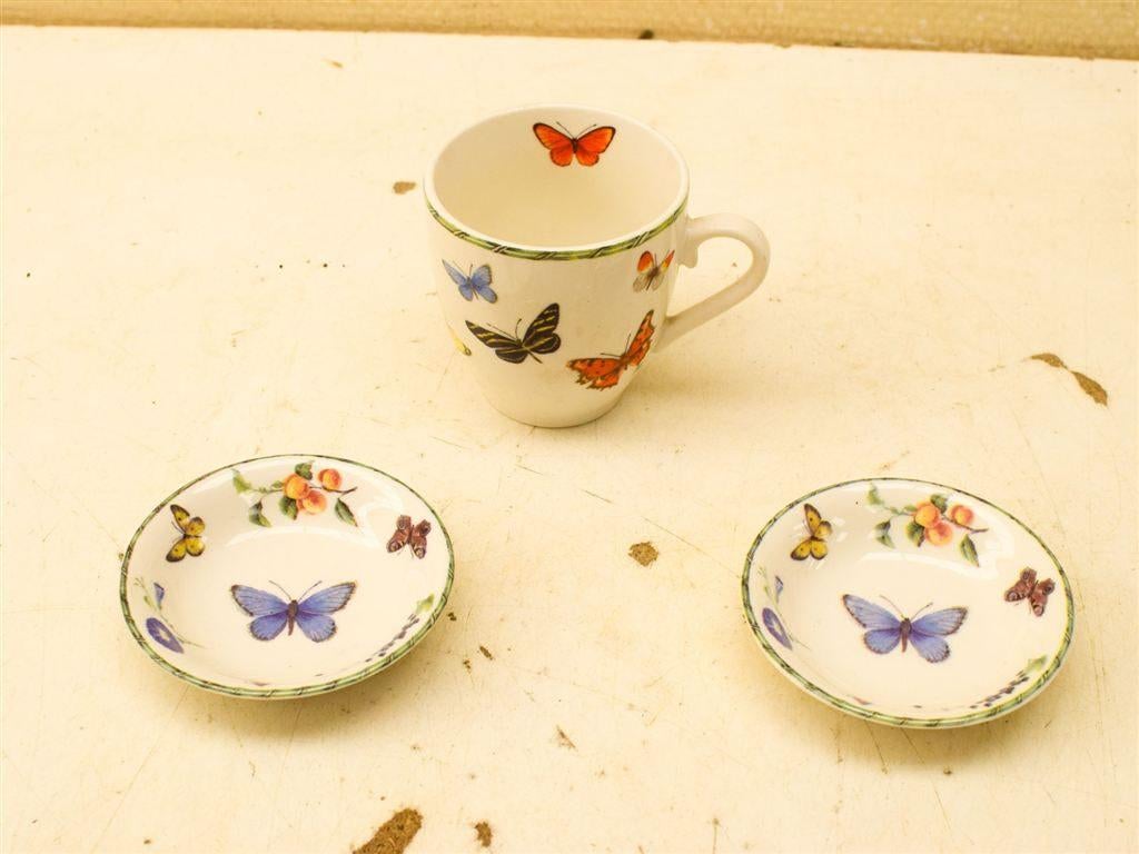 JBS Porseleinen kopje en 2 schaaltjes 51382, Gebruikt, Ophalen of Verzenden, Bord(en), Wedgwood
