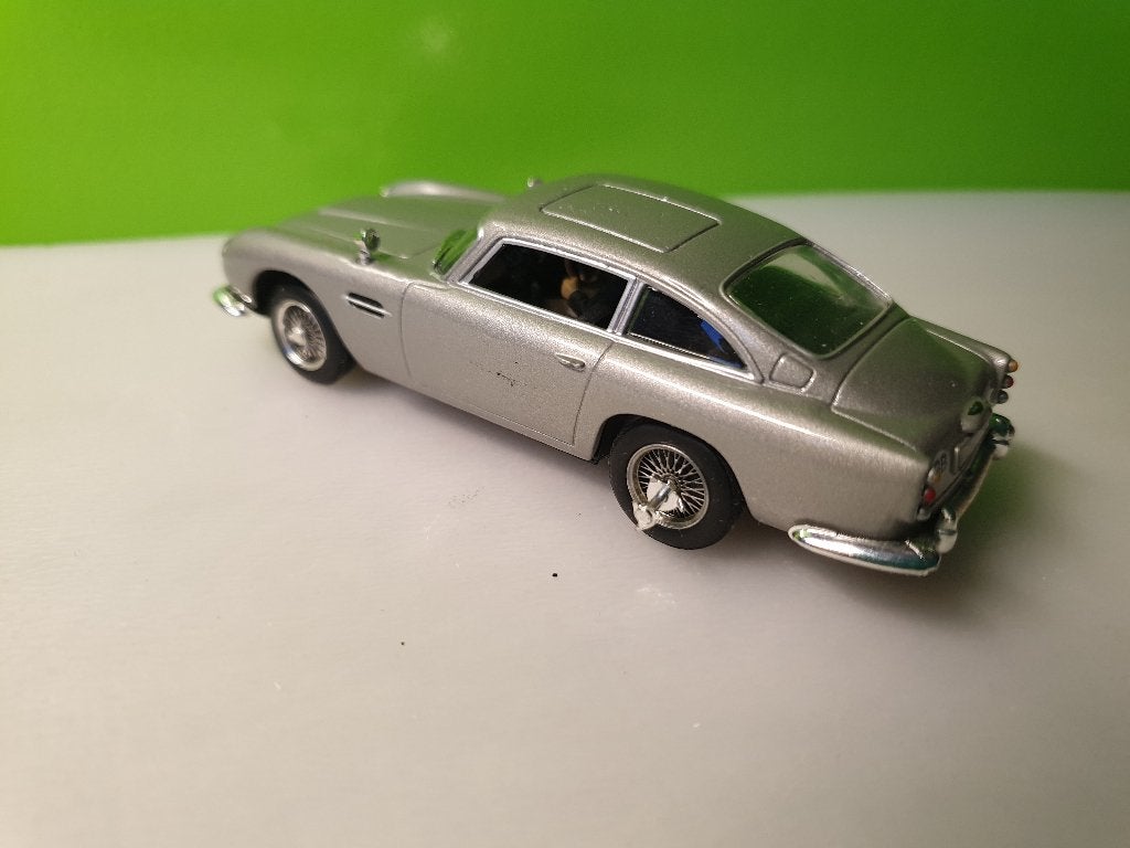Universal Hobbies - Aston Martin DB5 James Bond 007 1/43, Hobby en Vrije tijd, Ophalen of Verzenden, Gebruikt, Auto, Universal Hobbies