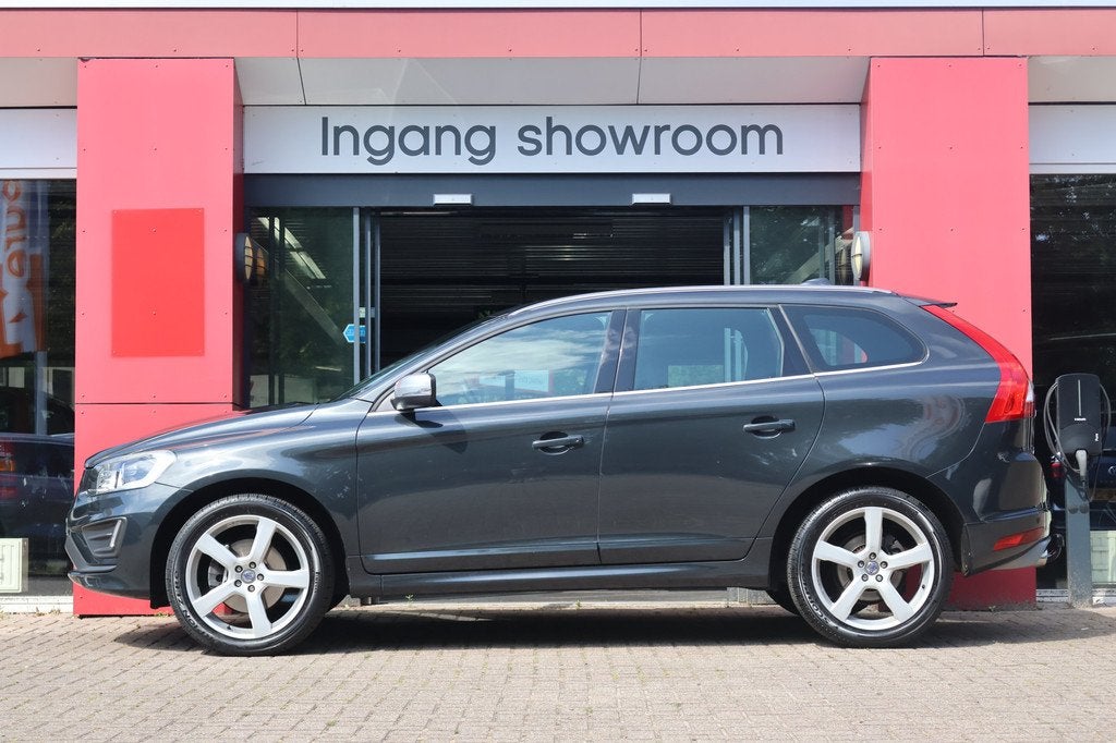 Volvo XC60 2.4 D5 AWD R-Design | Origineel NL | Leder | Trek, Automaat, Gebruikt, Zwart, 197 €/maand