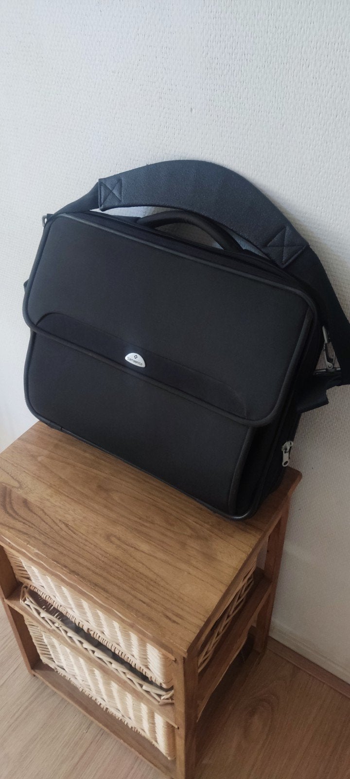 Prachtige Schouder / Laptoptas van Samsonite, Computers en Software, Laptoptassen, Ophalen of Verzenden, 17 inch of meer, Zo goed als nieuw