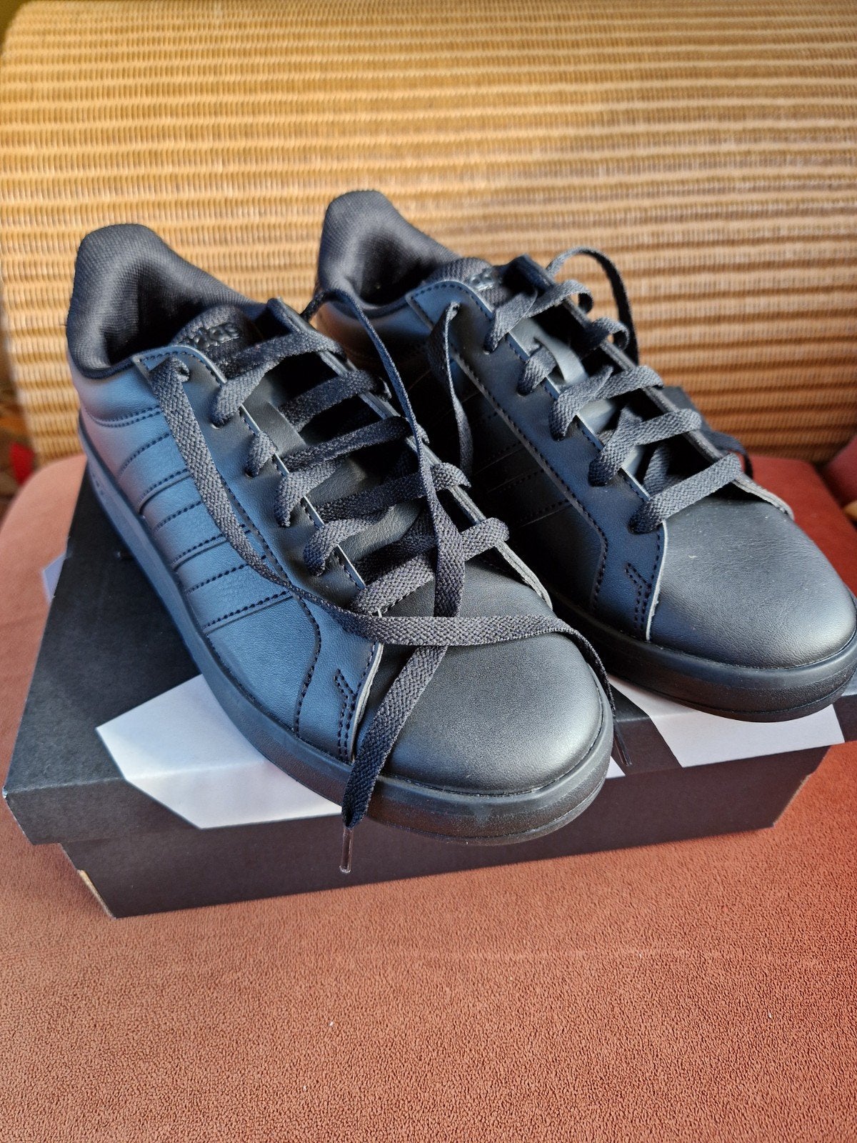 Nieuwe Adidas sneakers maat 38 2/3 - Zwart, Adidas, Schoenen, Nieuw, Ophalen of Verzenden