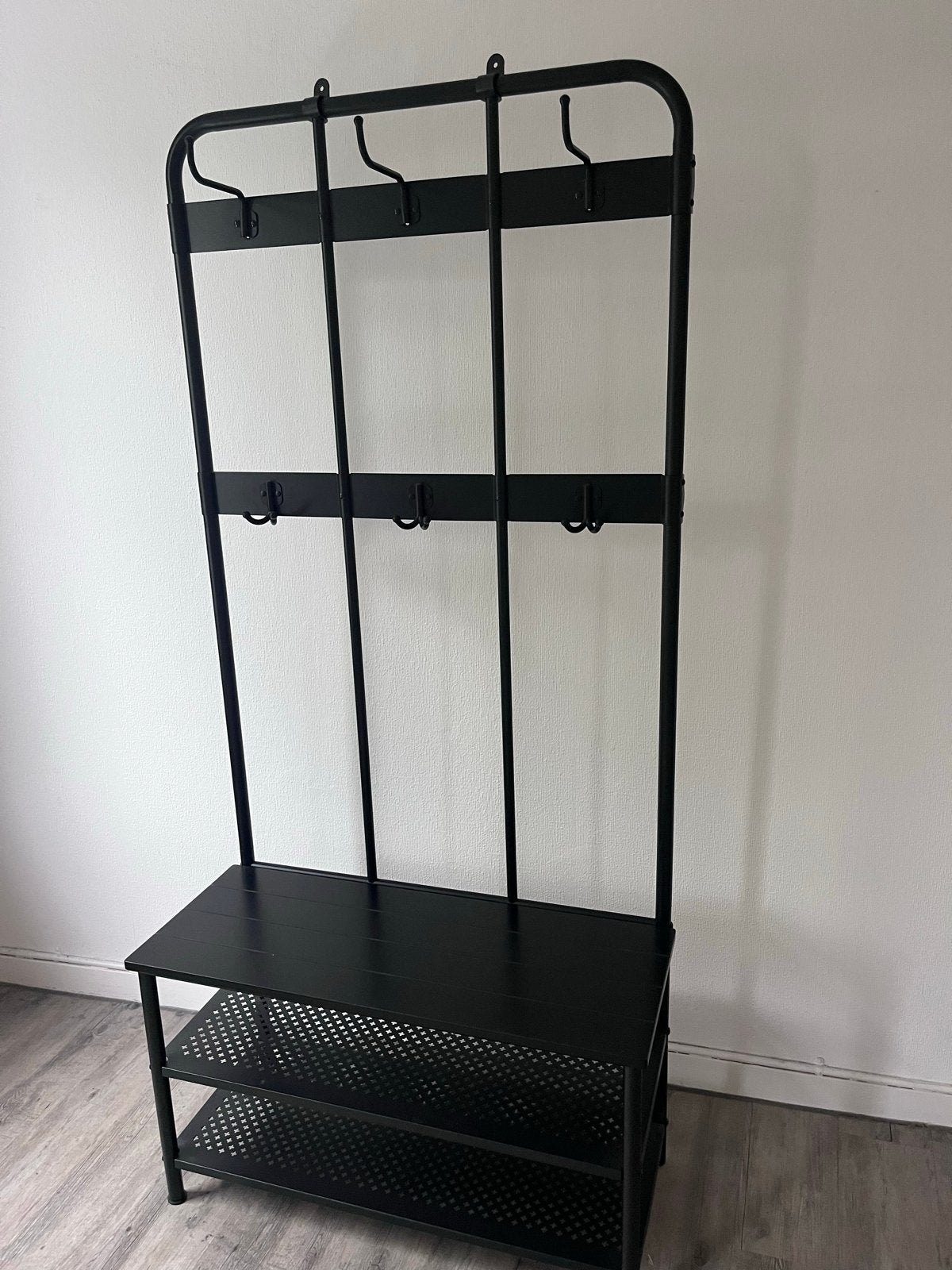 Ikea kapstok Zwarte kapstok met schoenenrek en zitbankje, Huis en Inrichting, Ophalen, Zo goed als nieuw, Metaal, Staande kapstok
