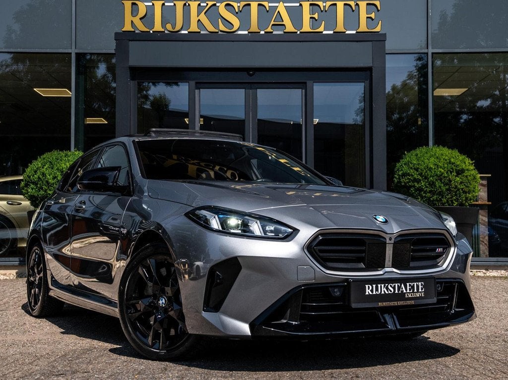 BMW 1-serie M135 xDrive|PANO|H&K|360|HEAD-IP|MEMORY|SFEER|18, Auto's, BMW, 1998 cc, 1525 kg, Gebruikt, 4 cilinders