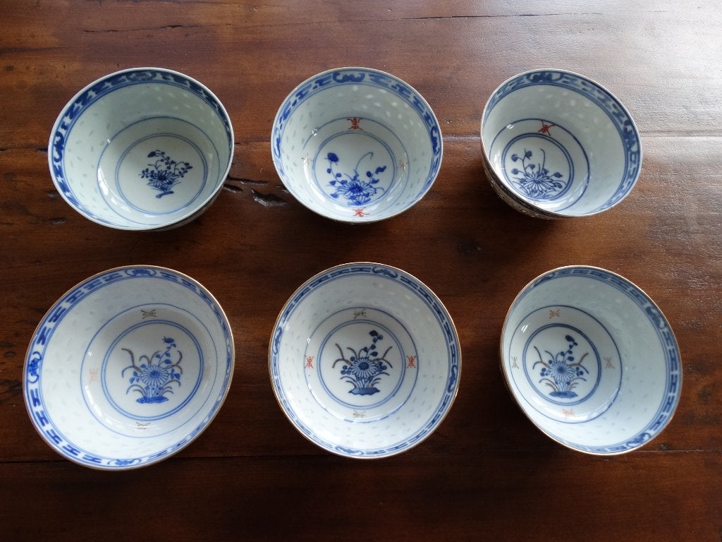 6 Chinese theekommen met rood en goud, gemerkt porselein, Antiek en Kunst, China, Ophalen, Gemerkt, Steen/keramiek
