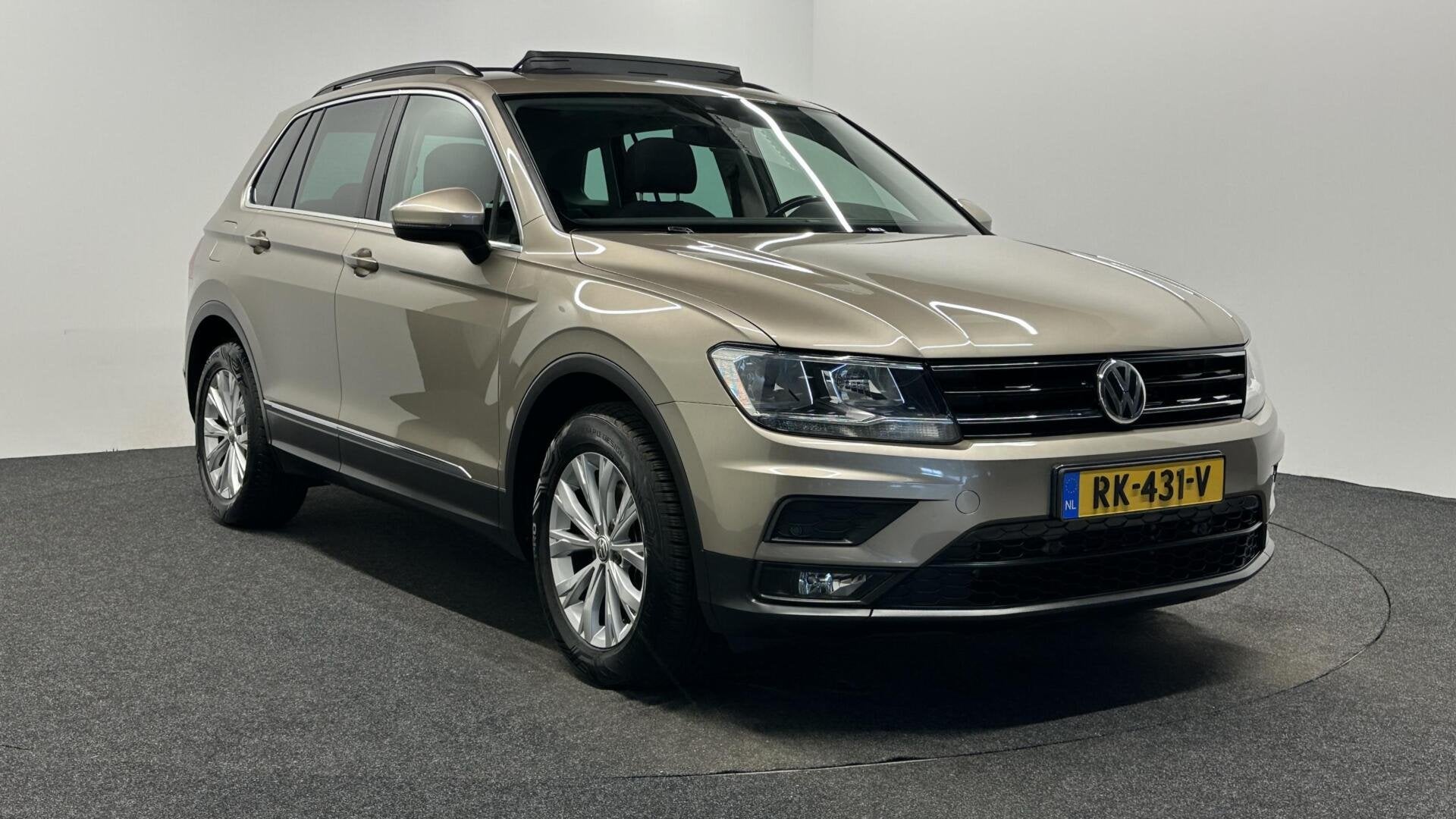 Volkswagen Tiguan 1.4 TSI ACT Comfortline PANO CARPLAY ECC T, Auto's, Voorwielaandrijving, 4 cilinders, Origineel Nederlands, Handgeschakeld