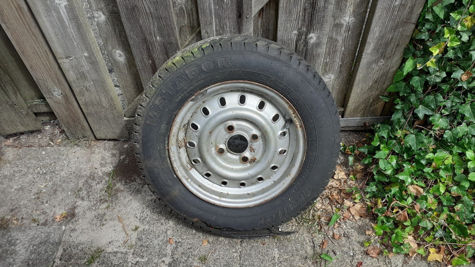 Defecte band met stalen velg 165/70 R13, Ophalen, Gebruikt