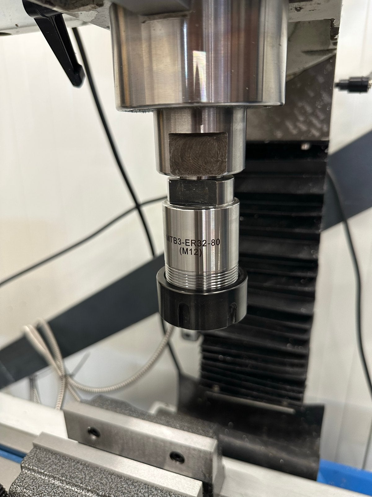 HBM BF25 Freesmachine met lange tafel en onderkast, Ophalen