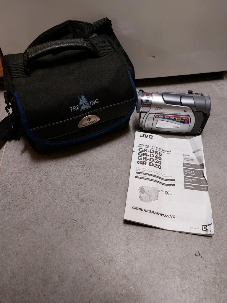 JvC GR-D30 700x zoom samsonite camera banden, Audio, Tv en Foto, Videocamera's Digitaal, Ophalen of Verzenden, Gebruikt, JVC, 20x of meer
