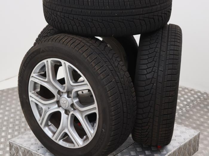 Sportvelgenset + banden van een Mitsubishi Outlander (Outlan, 12 maanden garantie, Gebruikt, -, -