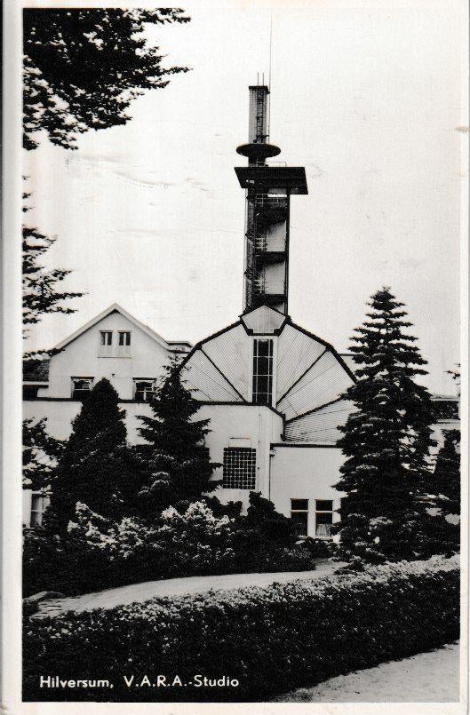 HILVERSUM - V.A.R.A STUDIO, Verzamelen, Ansichtkaarten | Nederland, Ongelopen, Noord-Holland, Ophalen of Verzenden