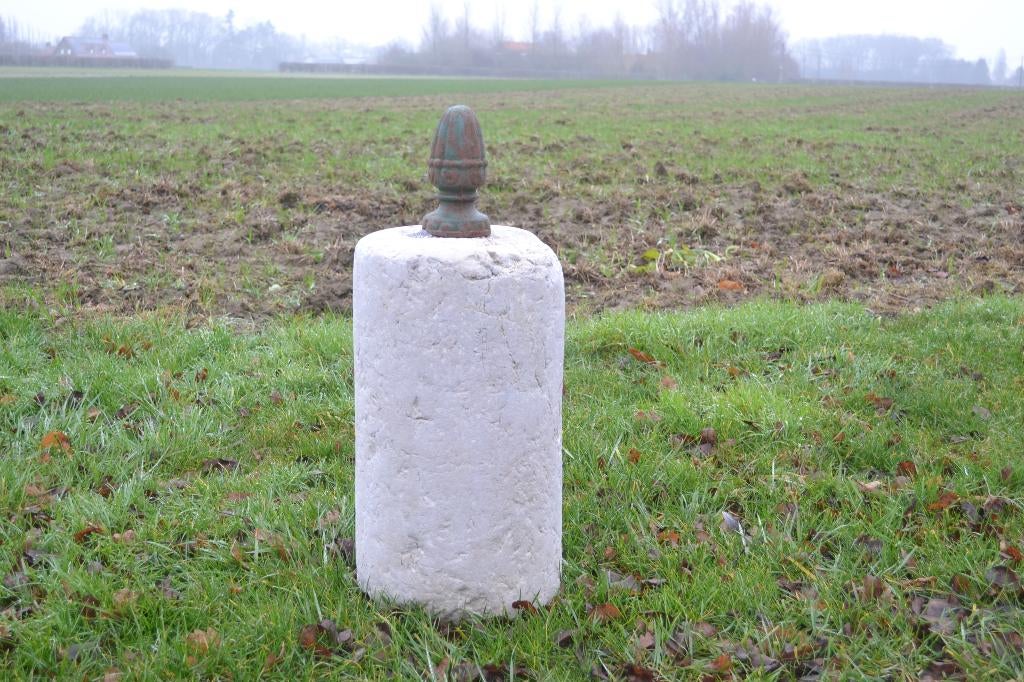 antieke hardstenen paal met gietijzeren denappel, Ophalen, Gebruikt