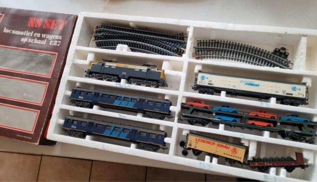 Model trein NS met wagons   HO spoor, Ophalen of Verzenden, Gebruikt, Gelijkstroom, NS