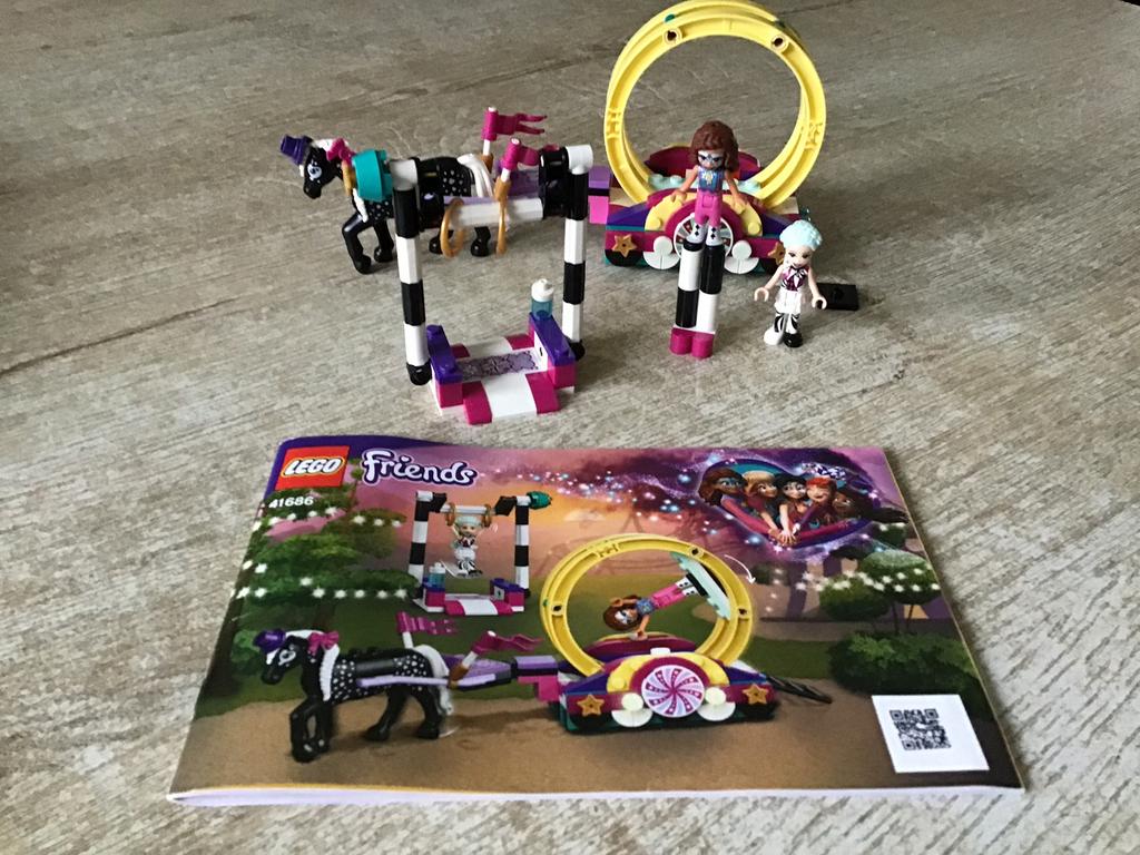 Lego friends magische kermis acrobatiek 41686, Kinderen en Baby's, Speelgoed | Duplo en Lego, Ophalen of Verzenden, Zo goed als nieuw