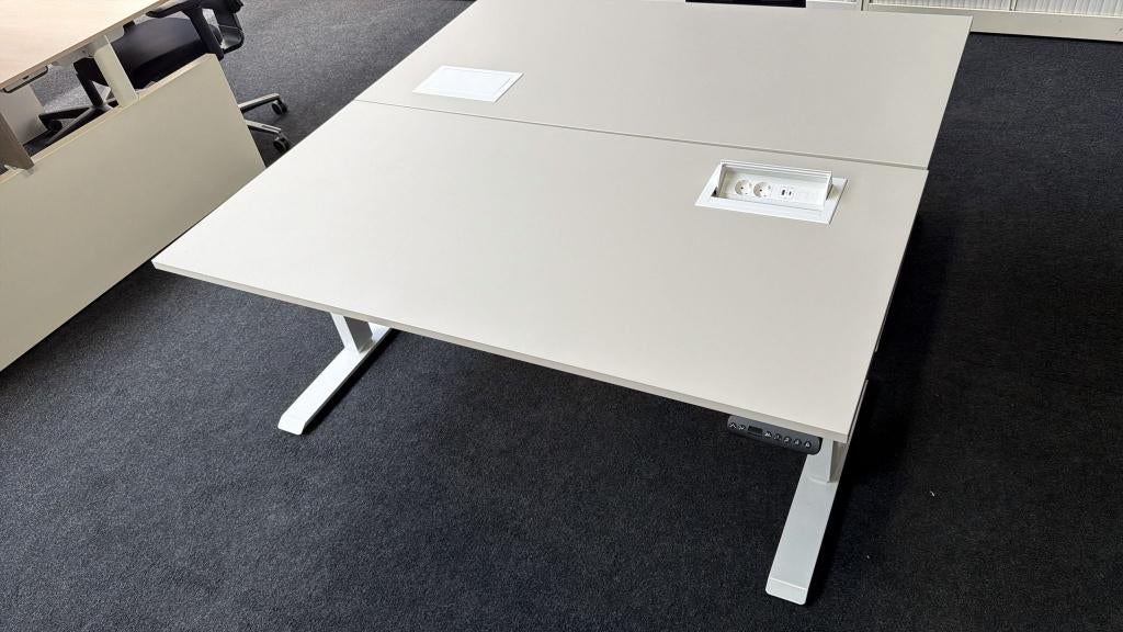 Tweedehands bureau met memory display & inbouwunit, Huis en Inrichting, Bureaus, Nieuw, Elektrisch, Ophalen