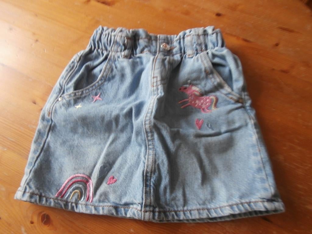 Rok spijkerrok met eenhoorn regenboog ed skirt denim mt 122, Kinderen en Baby's, Kinderkleding | Maat 122, Skirt denim, Meisje