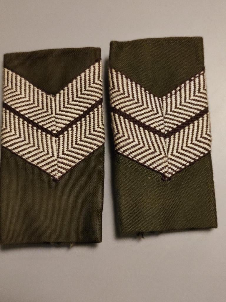 Setje rangen, Ophalen of Verzenden, Landmacht, Nederland, Embleem of Badge