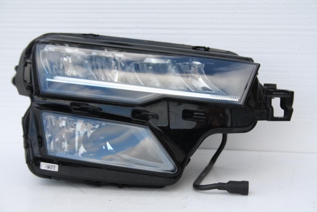 Koplamp Skoda Karoq LED 010 rechts Facelift -1 houder MOOI !, Ophalen of Verzenden, Gebruikt, Skoda