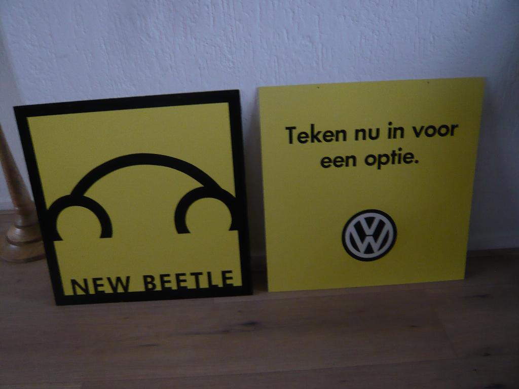2  VW NEW BEETLE reclame borden, Ophalen of Verzenden, Gebruikt, Reclamebord