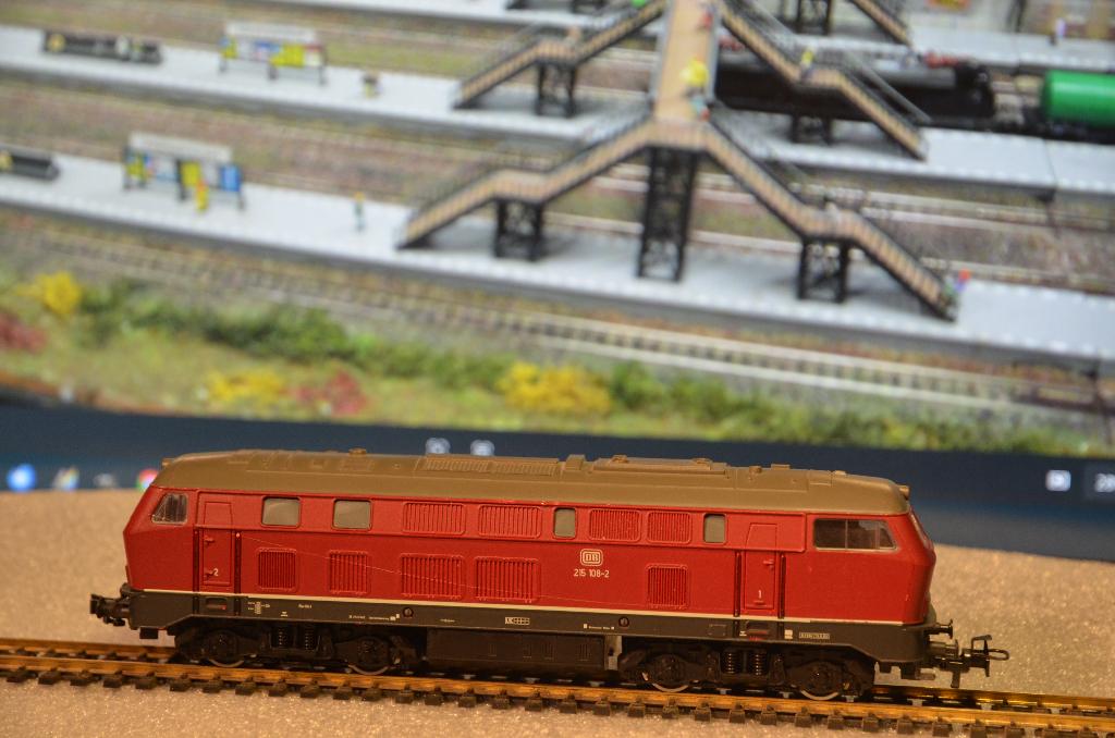 Diesellocomotief DB 215 108-2 . Roco H0, Hobby en Vrije tijd, Modeltreinen | H0, Gebruikt, Ophalen of Verzenden, Roco, Analoog