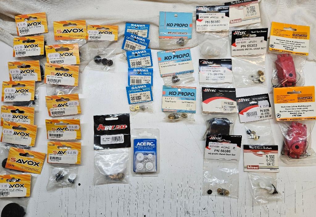 Partij servo tandwielen Hitec, Sanwa, MPX, Savox, KoPropo, Ophalen of Verzenden, Nieuw, Overige schalen, Onderdeel