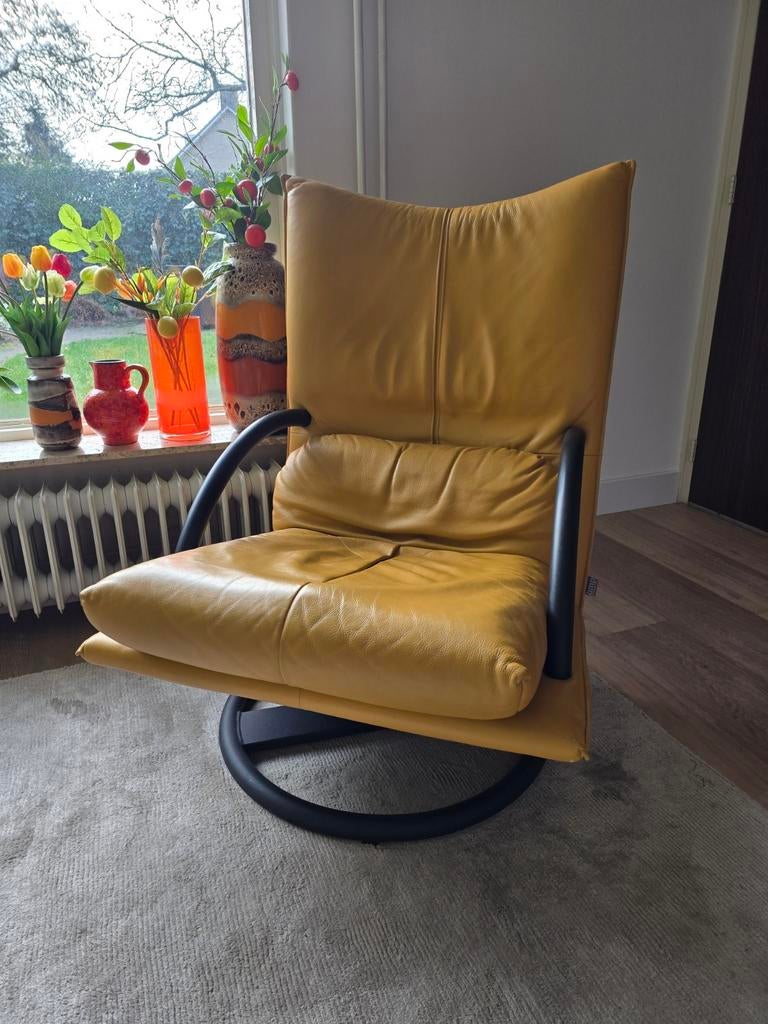 Rolf Benz draaifauteuil okergeel, Ophalen, Gebruikt, 50 tot 75 cm, Leer