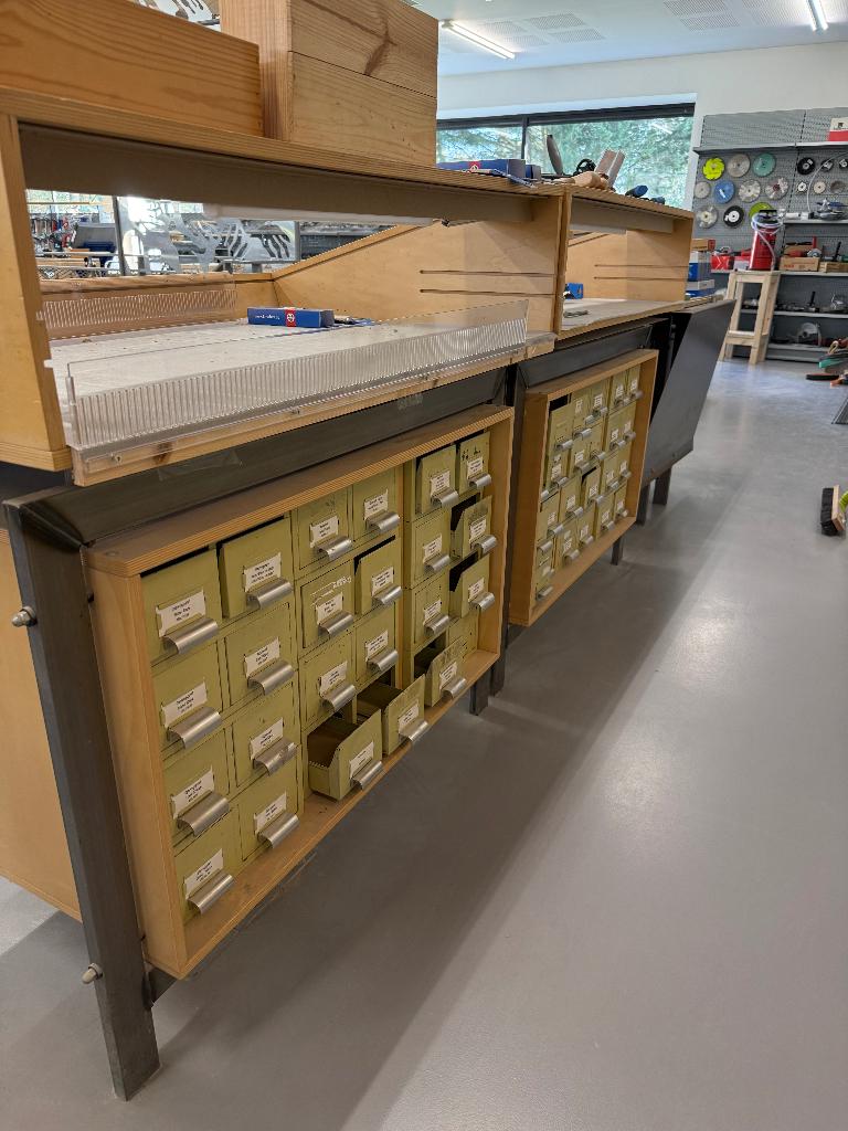Winkelinrichting vitrine, Ophalen