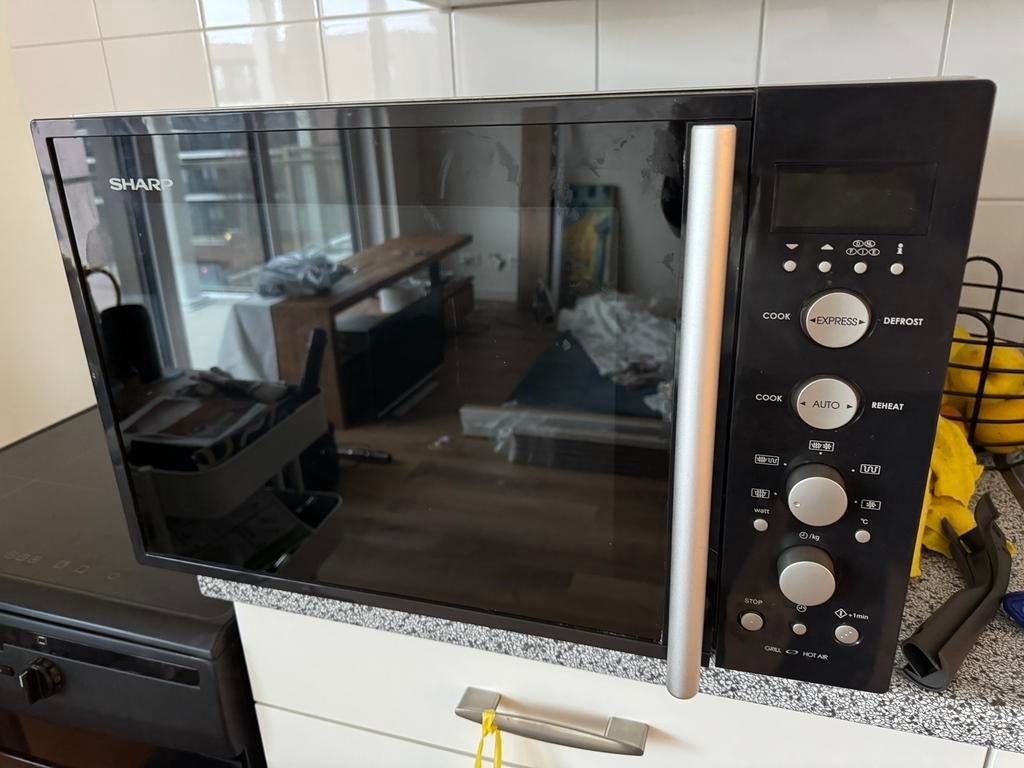 Sharp combi magnetron, Witgoed en Apparatuur, Magnetrons, Ophalen of Verzenden, Zo goed als nieuw