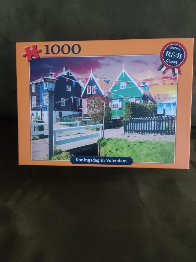 Puzzle 1000 stuk Koningsdag in Volendam, Hobby en Vrije tijd, Denksport en Puzzels, Ophalen of Verzenden, 500 t/m 1500 stukjes
