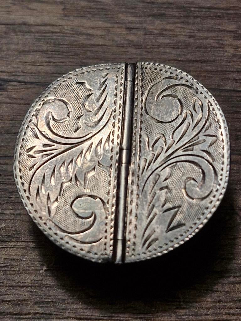 Zilveren pillendoosje., Antiek en Kunst, Ophalen of Verzenden