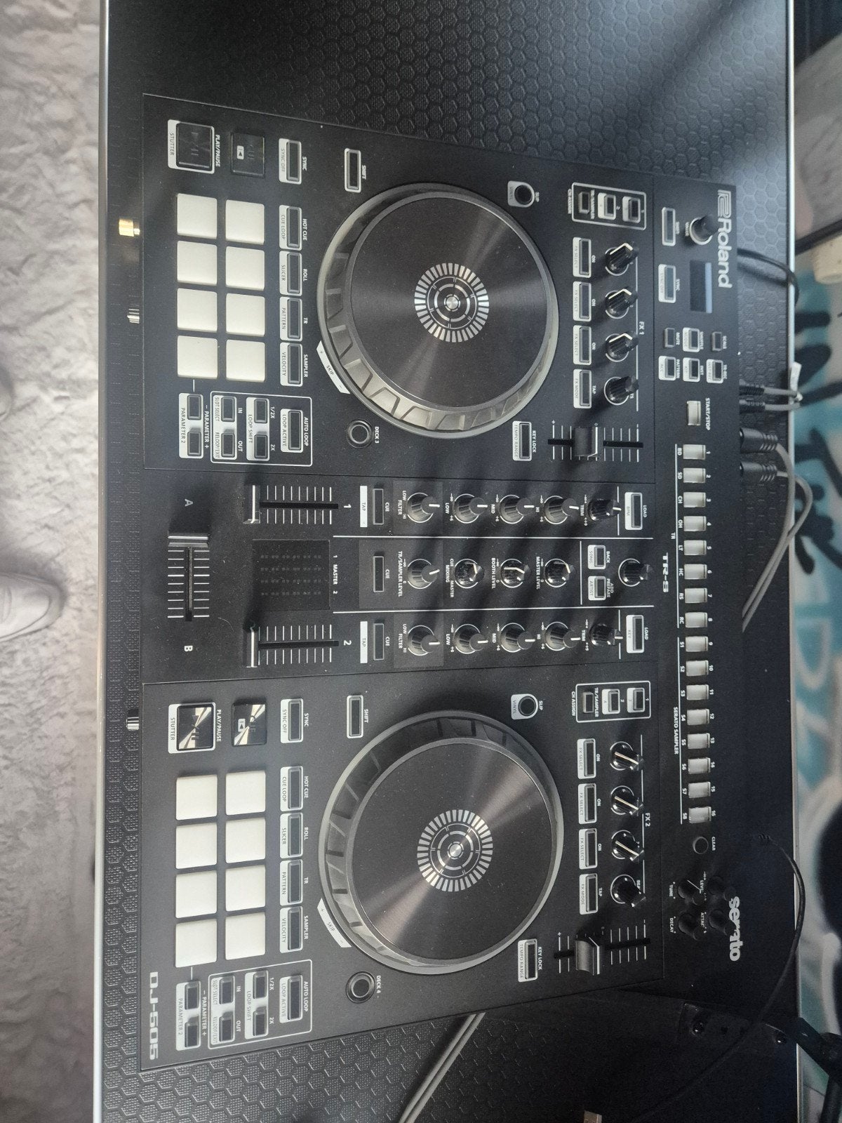 Roland DJ-505 DJ-controller met Serato DJ Pro, Ophalen, Zo goed als nieuw, Dj-set, Overige merken