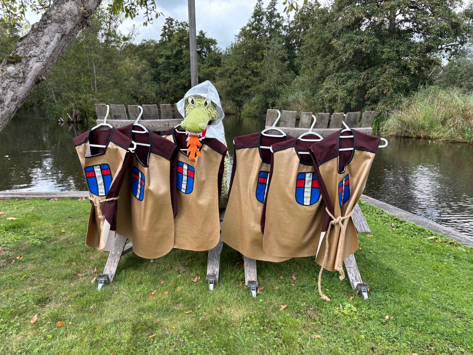 Ridder kostuum met helm en touw-riem, Ophalen of Verzenden, Zo goed als nieuw, Jongen of Meisje
