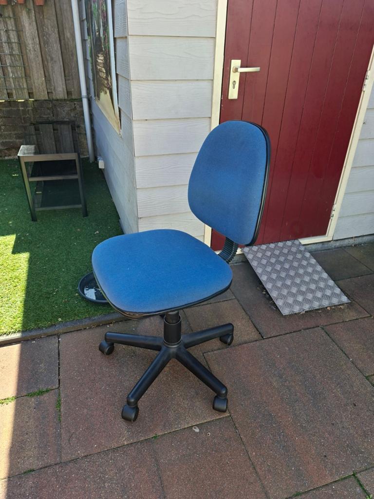 Blauwe bureaustoel op wieltjes, Ophalen, Gebruikt, Blauw