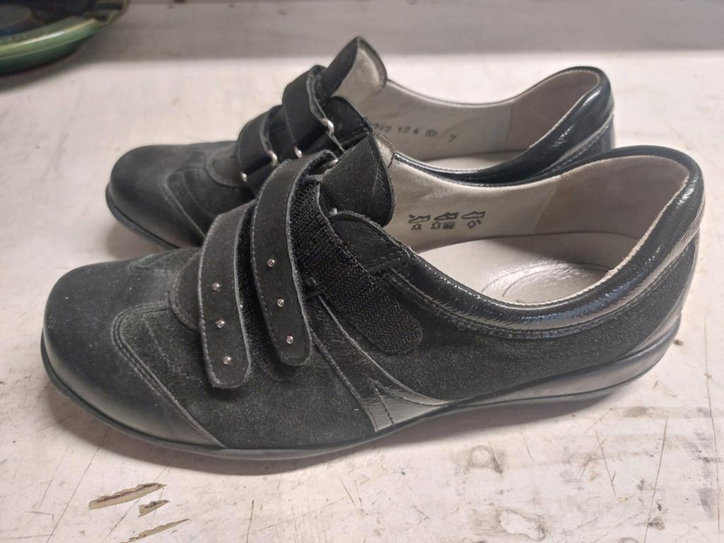 Waldlaufer maat 40.5 i.z.g.s, Ophalen of Verzenden, Zo goed als nieuw, Zwart, Sneakers of Gympen