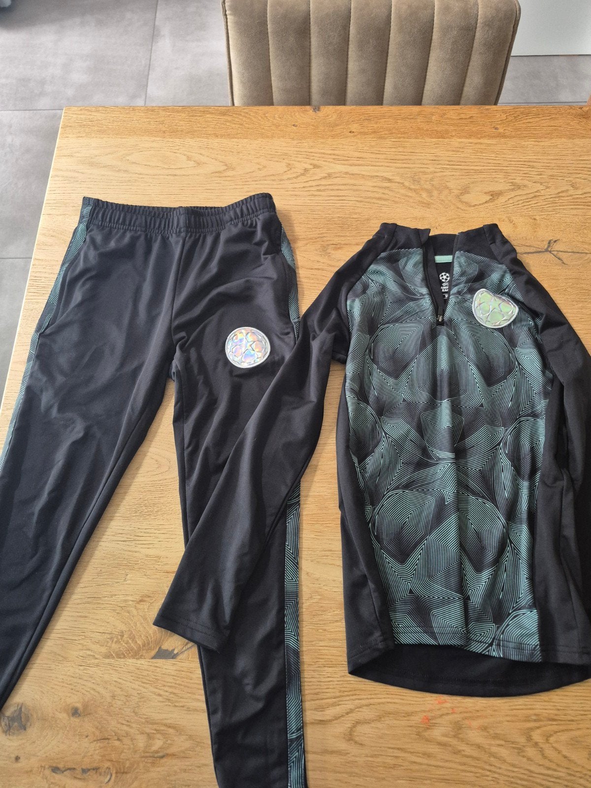 champions league trainingspak kind, Kinderen en Baby's, Kinderkleding | Maat 140, Ophalen of Verzenden, Zo goed als nieuw, Jongen of Meisje