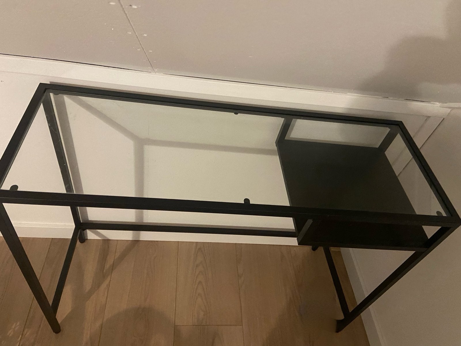 Modern glazen bureau met metalen frame, Zwart, Gebruikt, Ophalen of Verzenden, Overige merken