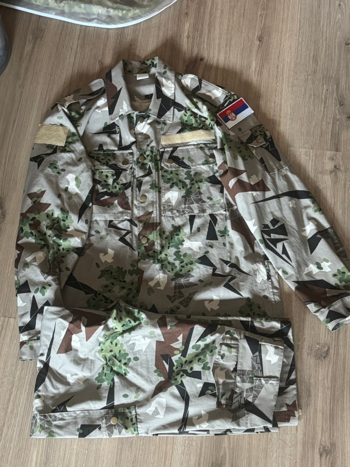 Servië experimentele karst camo, Verzamelen, Militaria | Algemeen, Ophalen of Verzenden, Landmacht, Nederland, Kleding of Schoenen