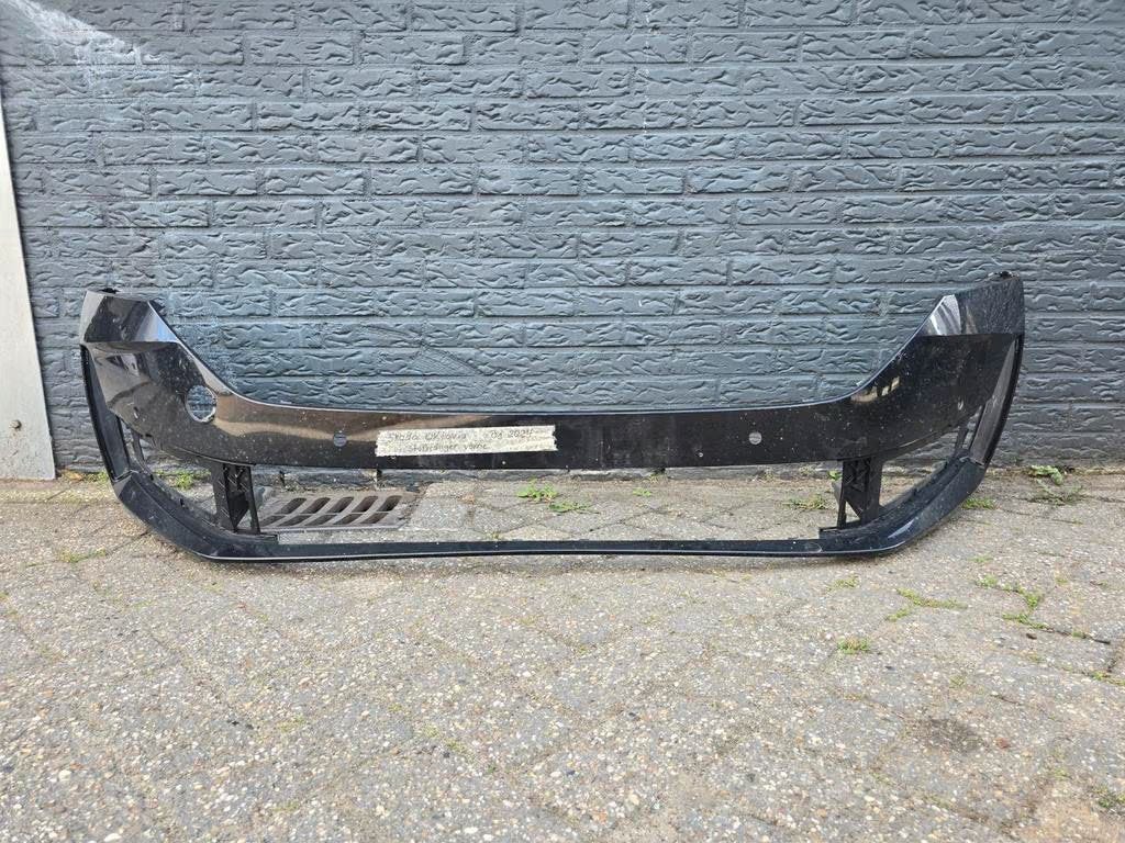 Skoda Octavia 4 Facelift 2024+ Voorbumper Bumper 4xPDC Origi, Skoda, Bumper, Skoda Auto a.s., Gebruikt