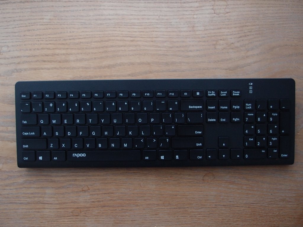 QWERTY toetsenbord (merk Rapoo) voor een stille typ ervaring, Nieuw, Ophalen of Verzenden, Draadloos, Qwerty
