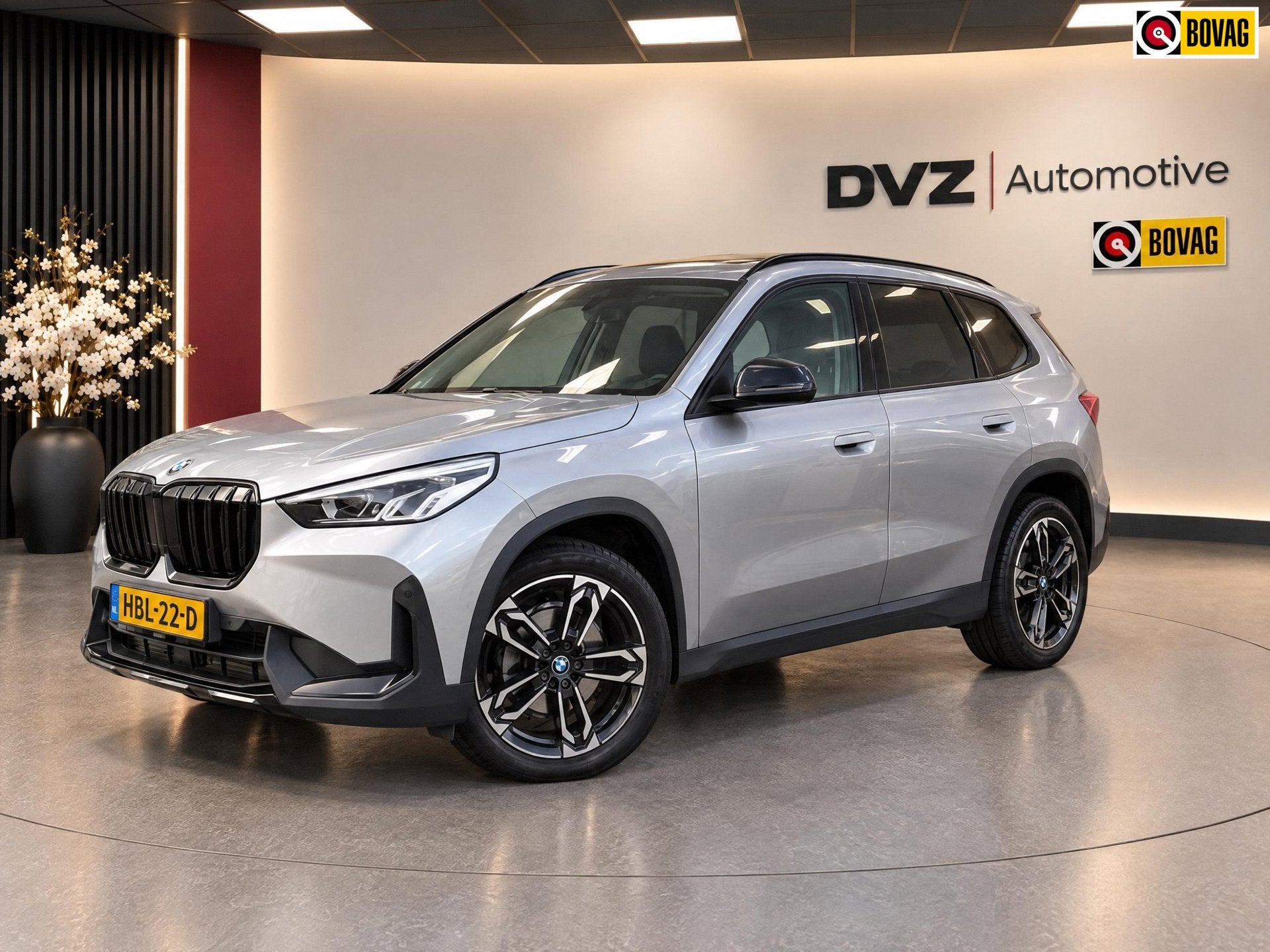 BMW X1 SDrive18i 136PK Aut. | Camera | Carplay | 19" M-Sport, Dealer onderhouden, 136 pk, Gebruikt, Met garantie (alle)