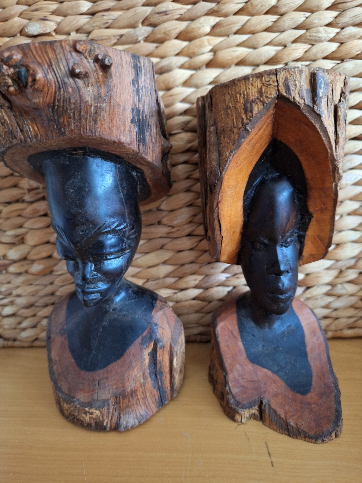 Set van 2 Afrikaanse houten beelden - Handgesneden, Antiek en Kunst, Hout, Gesneden, Afrika, Beeld