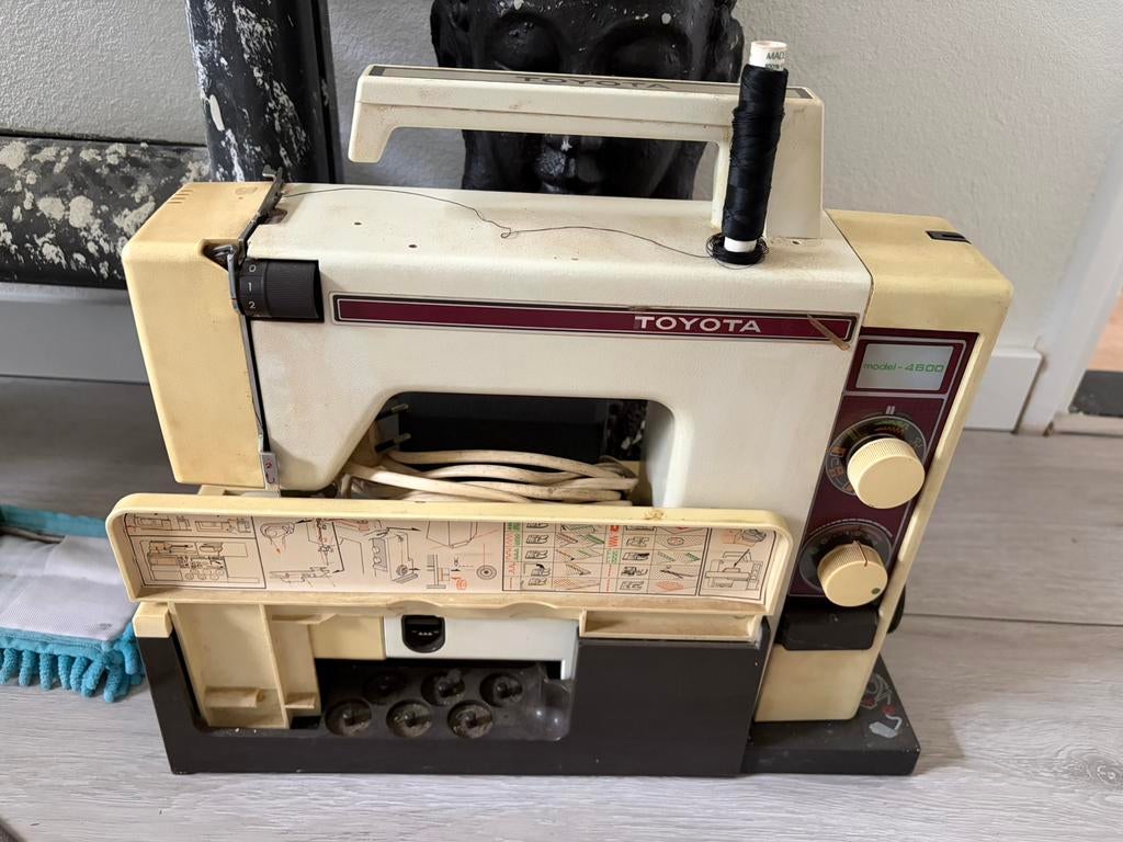 Oude antieke toyota naaimachine, Ophalen of Verzenden