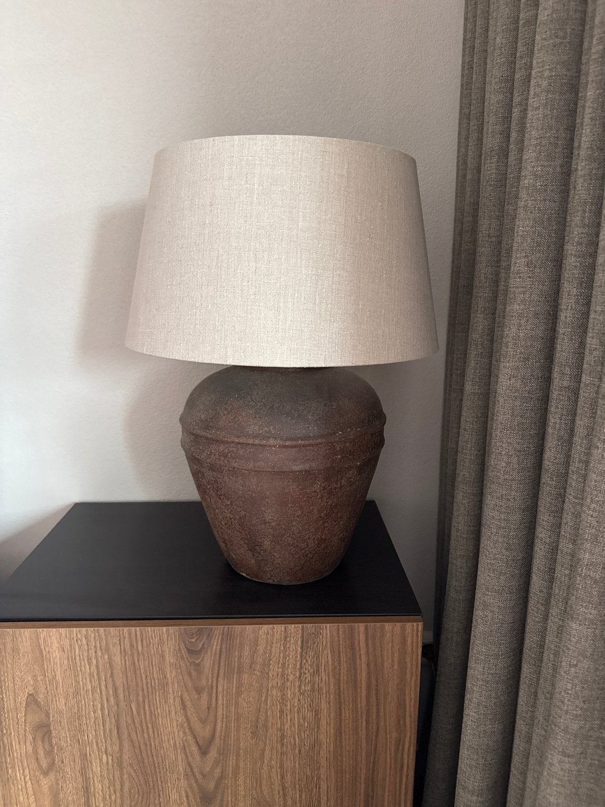 Rustieke tafellamp met stoffen kap, Huis en Inrichting, Lampen | Tafellampen, Ophalen, Gebruikt, Textiel, E27 (groot)
