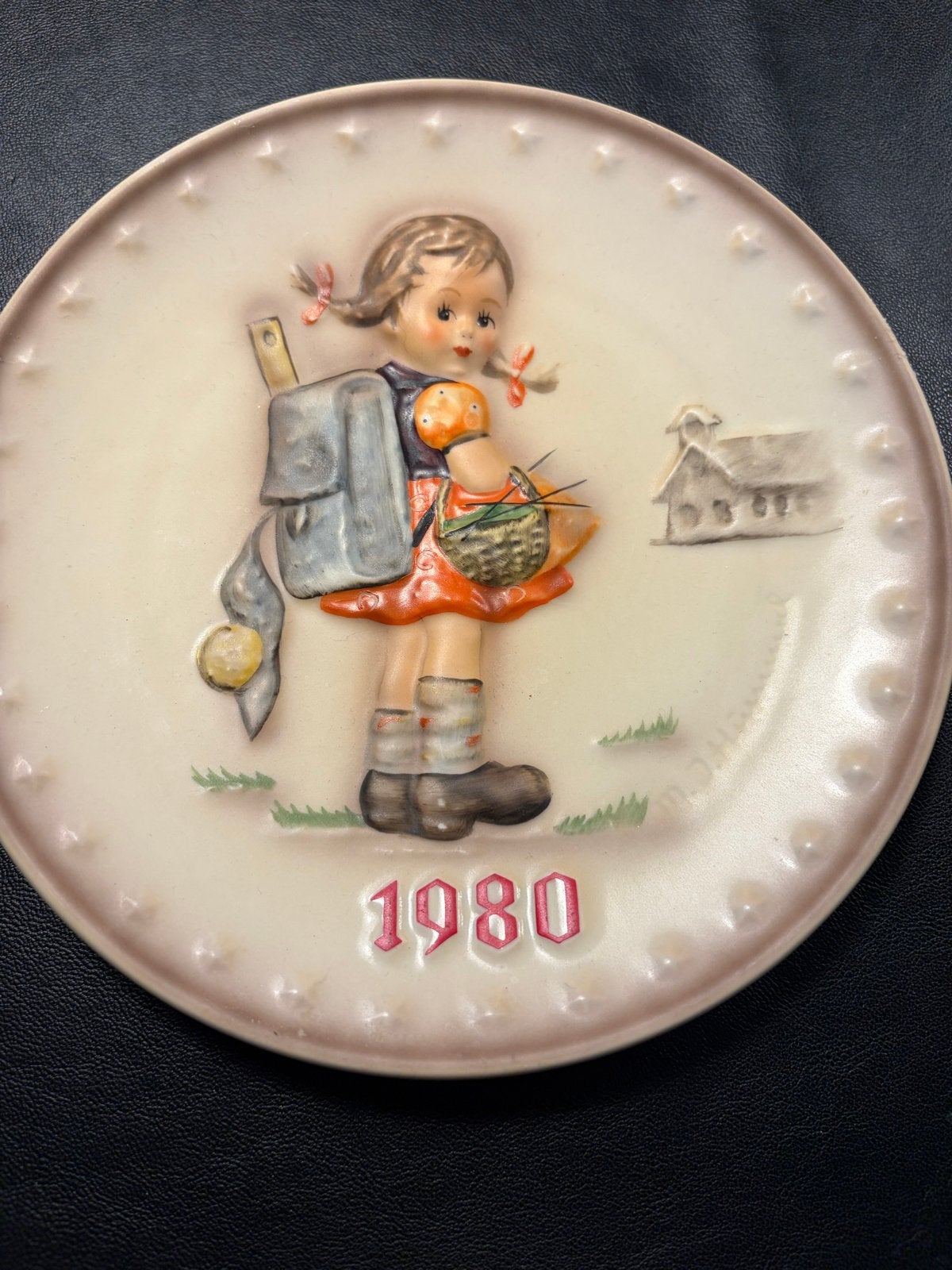 Hummel Jaarplaat 1980 - "Schoolmeisje" - Goebel Porselein, Antiek en Kunst, Ophalen of Verzenden
